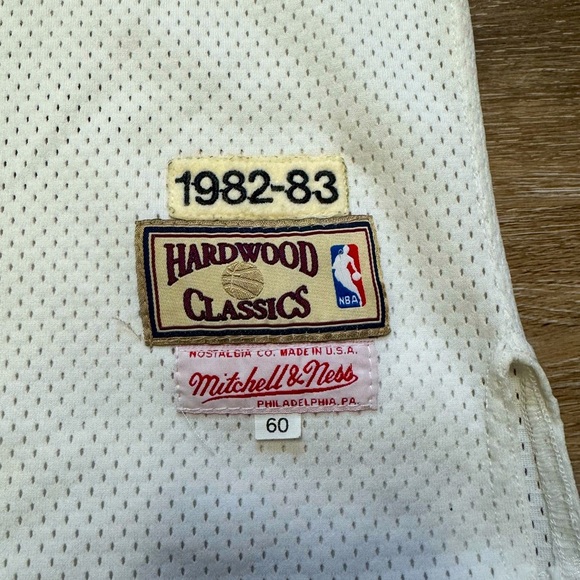 Mitchell & Ness— Malone sixers Hardwood Classics Jersey - Picture 4 of 4